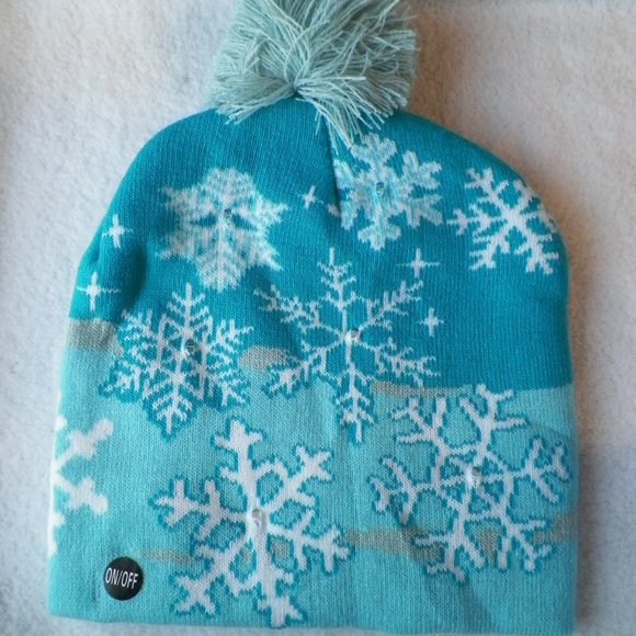 Kids LED Snowflake Beanie Hat LIGHT UP - Picture 5 of 5